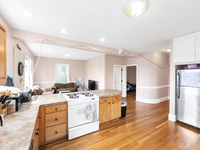 Building Photo - 32 Fisher Ave