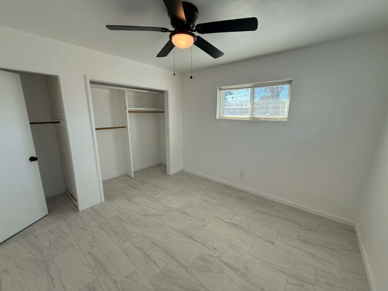 Building Photo - 333 E Linden St