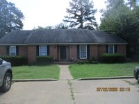 Building Photo - 105 Gala Ct