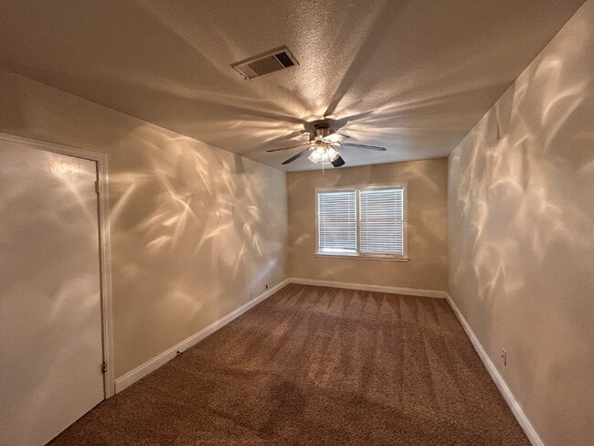 Building Photo - "Charming 4-Bed, 2-Bath Home