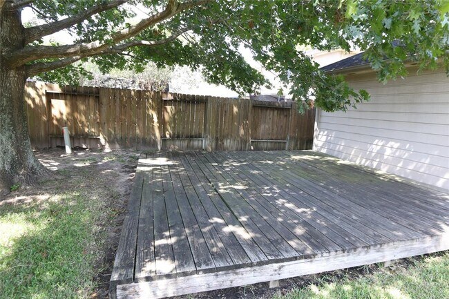 Building Photo - 10811 Burkes Garden Dr