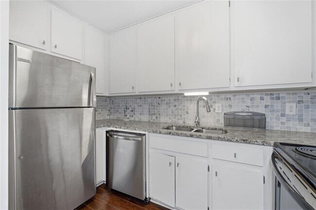 Building Photo - 4266 Roswell Rd NE