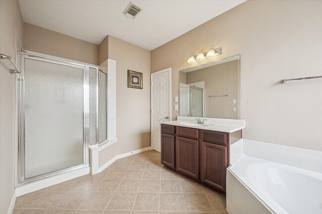 Building Photo - 419 White Oak Pointe Dr