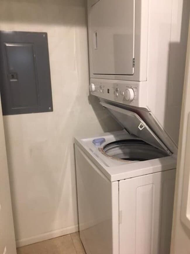 Building Photo - 284 Village Blvd