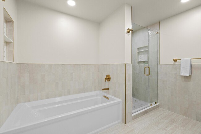 Building Photo - 1125 Maxwell Ln