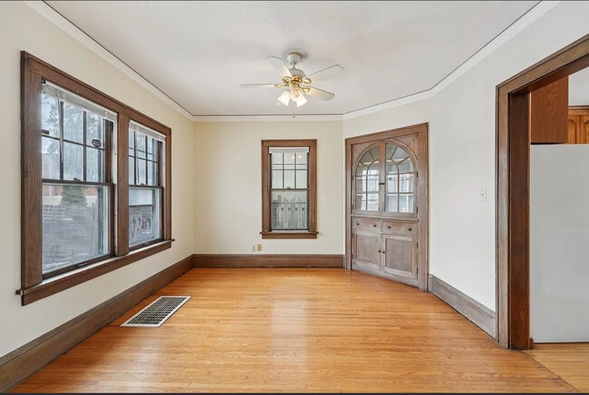 Building Photo - 661 Surrey Ave