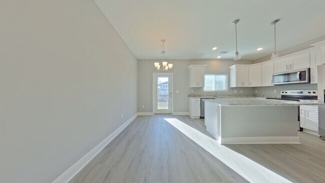 Building Photo - 806 Kenneth Dr