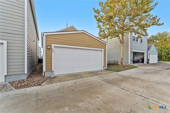 Building Photo - 320 Trestle Tree