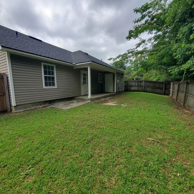 Building Photo - Charming 3-Bedroom Home with Private Fenced Yard in Valdosta, GA!
