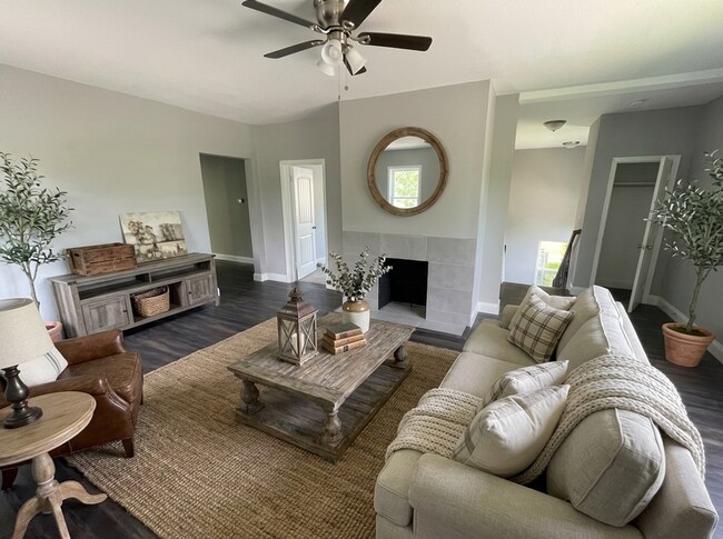 Building Photo - 1000 W Gandy St