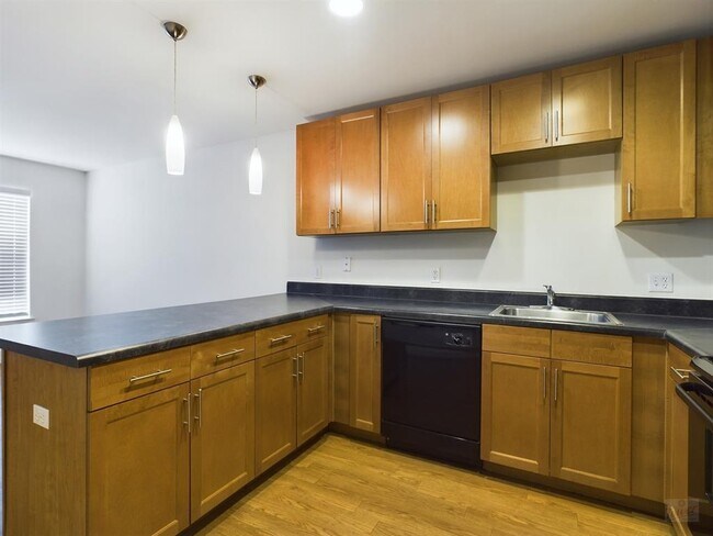 Building Photo - 711 W 32nd St