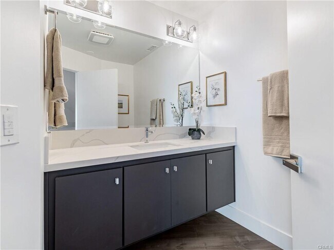 Building Photo - 2287 Sunset Plaza Dr