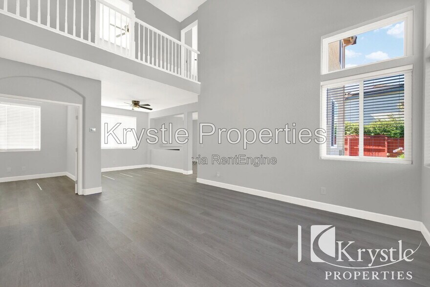 Building Photo - 824 Cedarcrest Dr