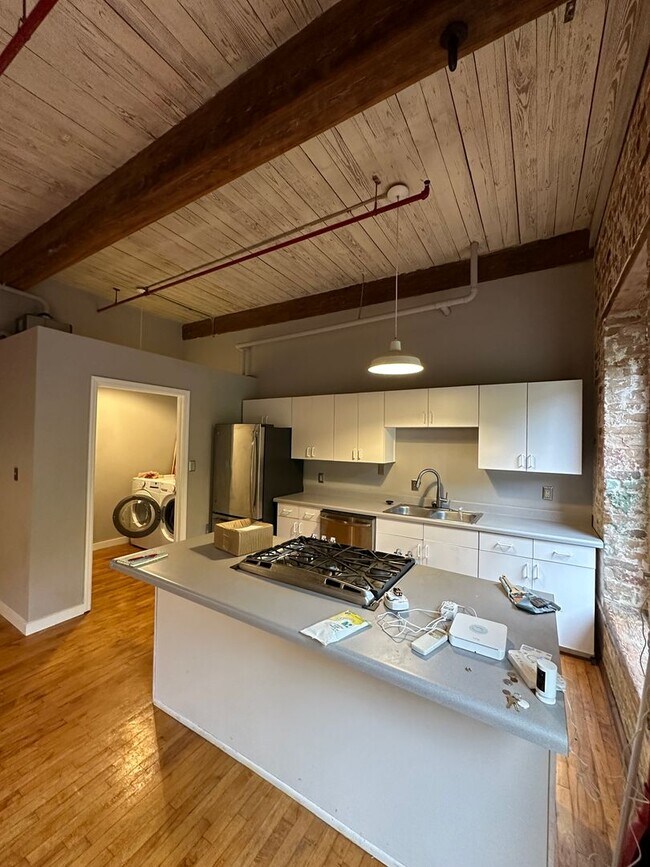 Building Photo - 1 bedroom condo on the river