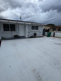 Building Photo - 9332 SW 40th Terrace
