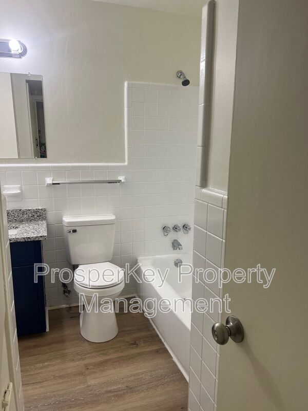 Building Photo - 706 Joryne Dr