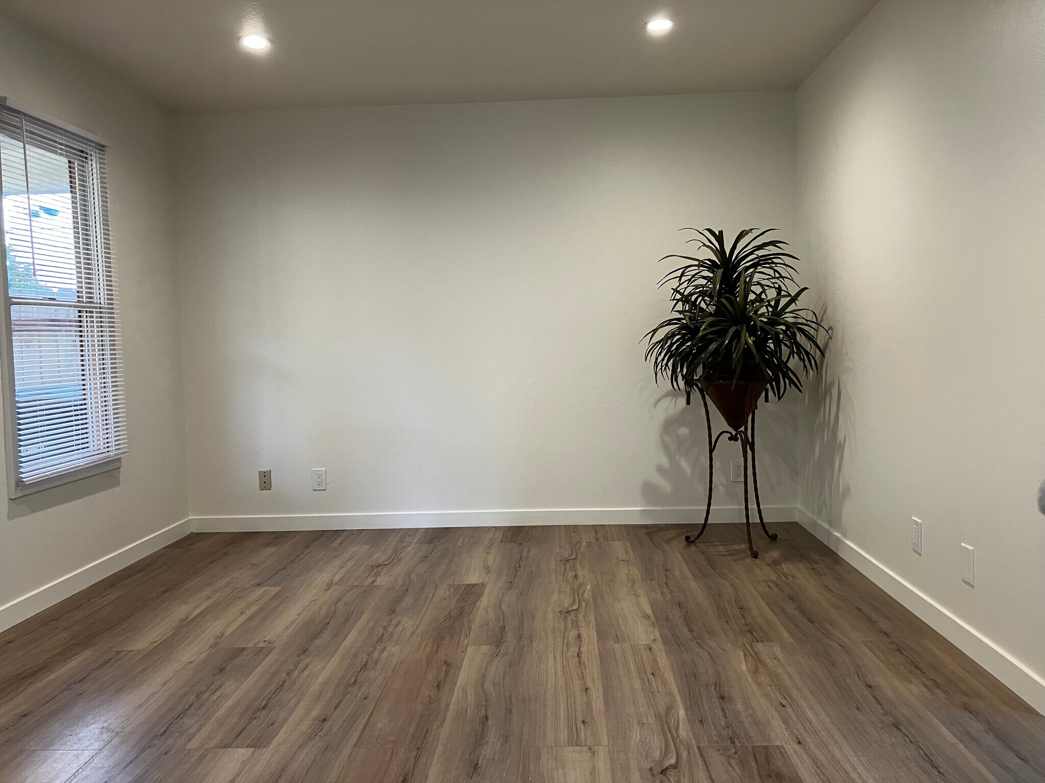 Building Photo - 629 S Glassell St