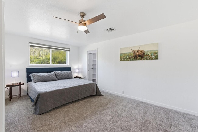 Building Photo - 36975 N Sunset Trail