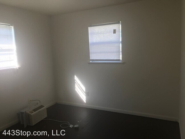 Building Photo - 803 N Easter Ln