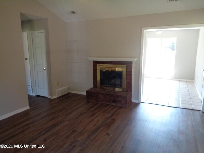 Building Photo - 6120 Somerset Dr