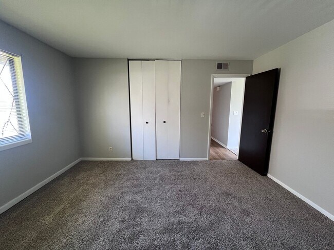 Building Photo - 01050 - Ardmore 2610-2612