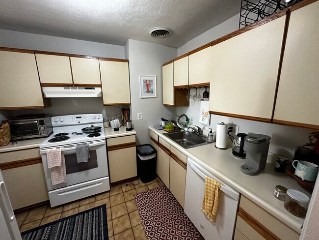 Building Photo - 538 Massachusetts Ave