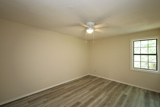 Building Photo - 2820 Kirkwood Cir