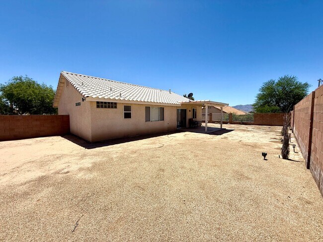 Building Photo - Charming 2 Bed, 2 Bath Home with Open Floo...