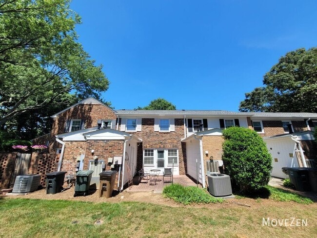 Building Photo - 3003 Overton Dr