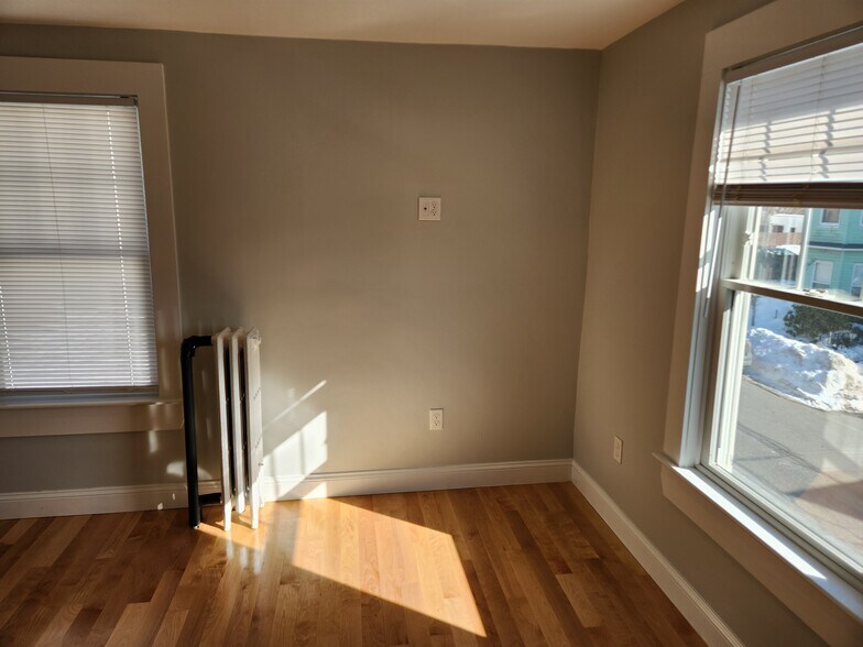 Building Photo - 17 Roundy St