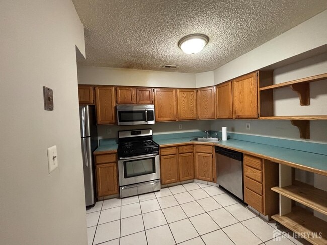 Building Photo - 62 Colleen Ct