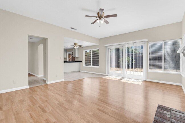 Building Photo - 880 Woodsong Ln