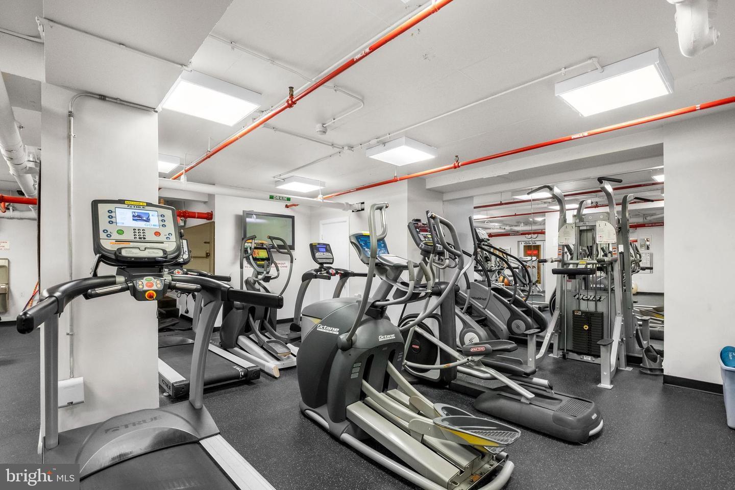 Building Photo - 224 W Rittenhouse Sq