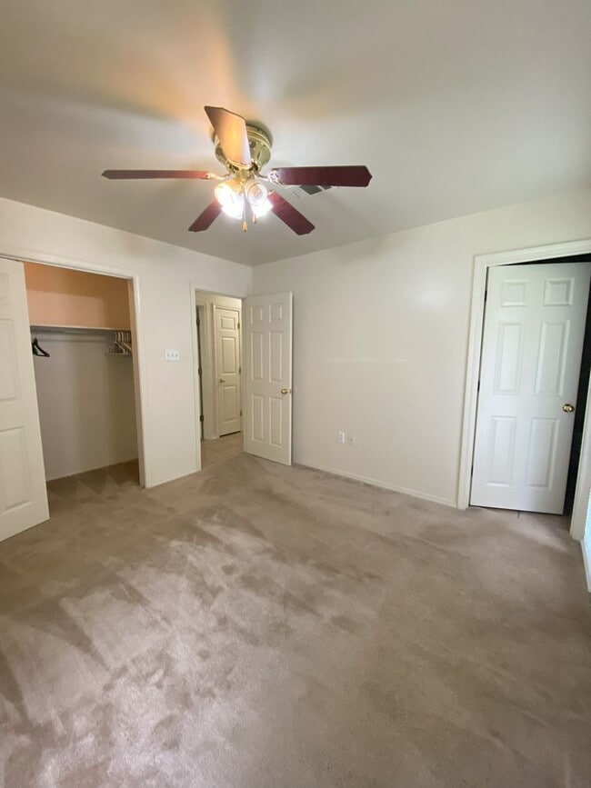 Building Photo - 108 Poplar St
