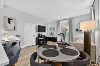 Building Photo - 1424 N Park Pl