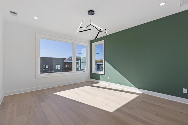 Building Photo - 766 Alloway St