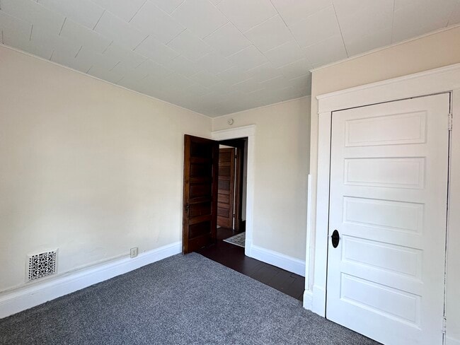 Building Photo - 923 Marshall Ave