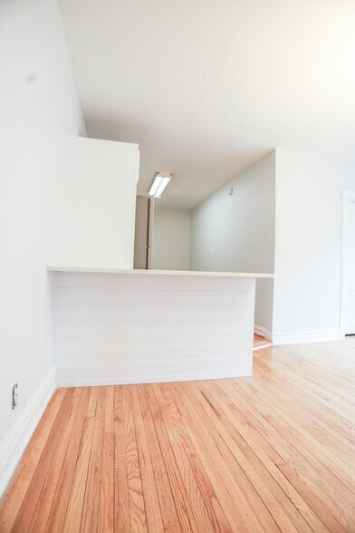 Building Photo - 5610 N Ashland Ave