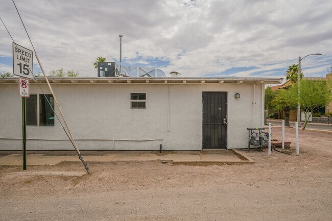 Building Photo - 428 N Norris Ave