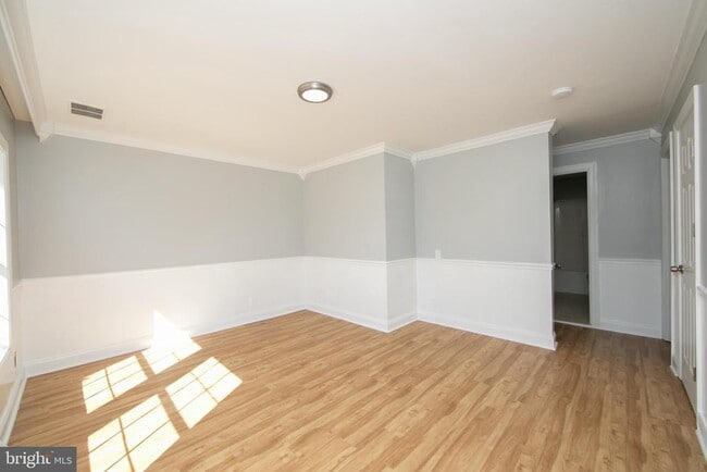 Building Photo - 605 Neck Rd