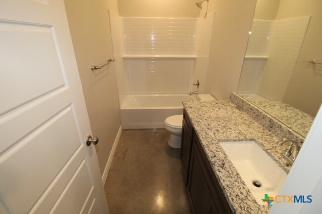 Building Photo - 640 Pacific Crest Trl