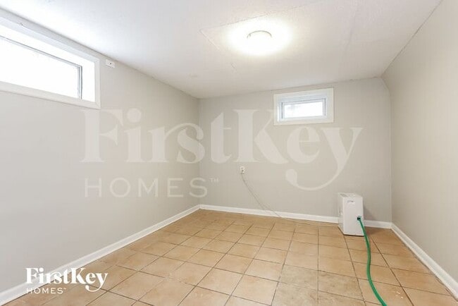 Building Photo - 1504 Walnut Dr