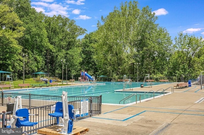 Building Photo - 4817 Chevy Chase Blvd