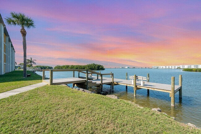 Building Photo - 200 S Banana River Blvd