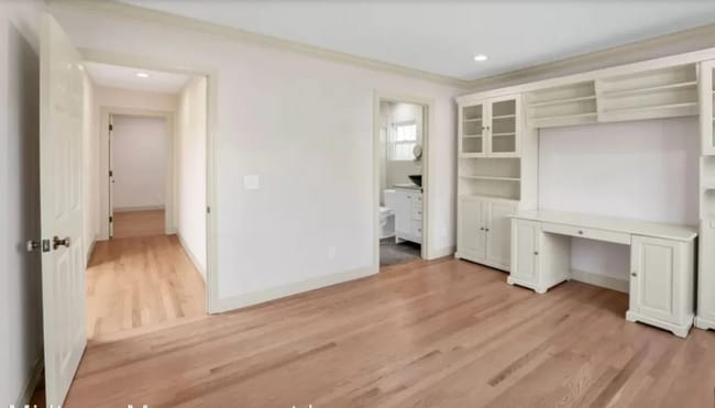 Building Photo - Spacious 4 Bed, 4 Bath Executive Home on Peaceful Cul-de-Sac!
