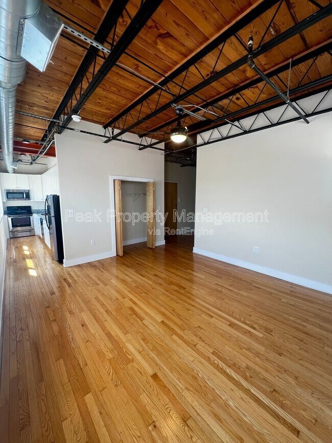 Building Photo - 2709 W Broad St