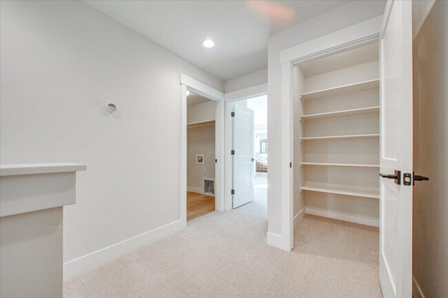 Building Photo - Luxury Townhome in the Heart of Eagle — 3 Beds + 3 Baths + Premium Amenities