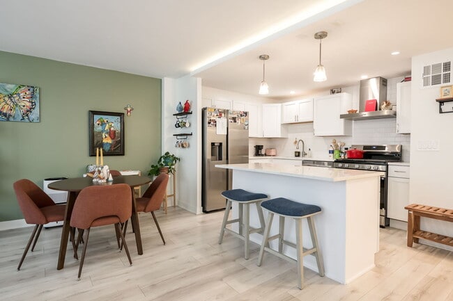 Building Photo - 2800 N Lake Shore Dr