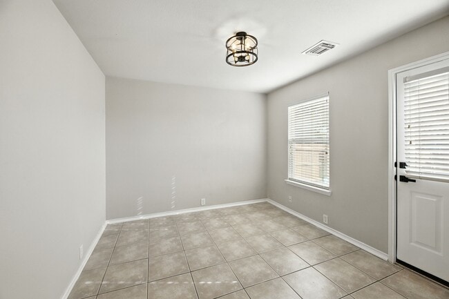 Building Photo - 3933 Brook Hollow Dr