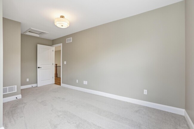 Building Photo - 238 Sugartree Ln
